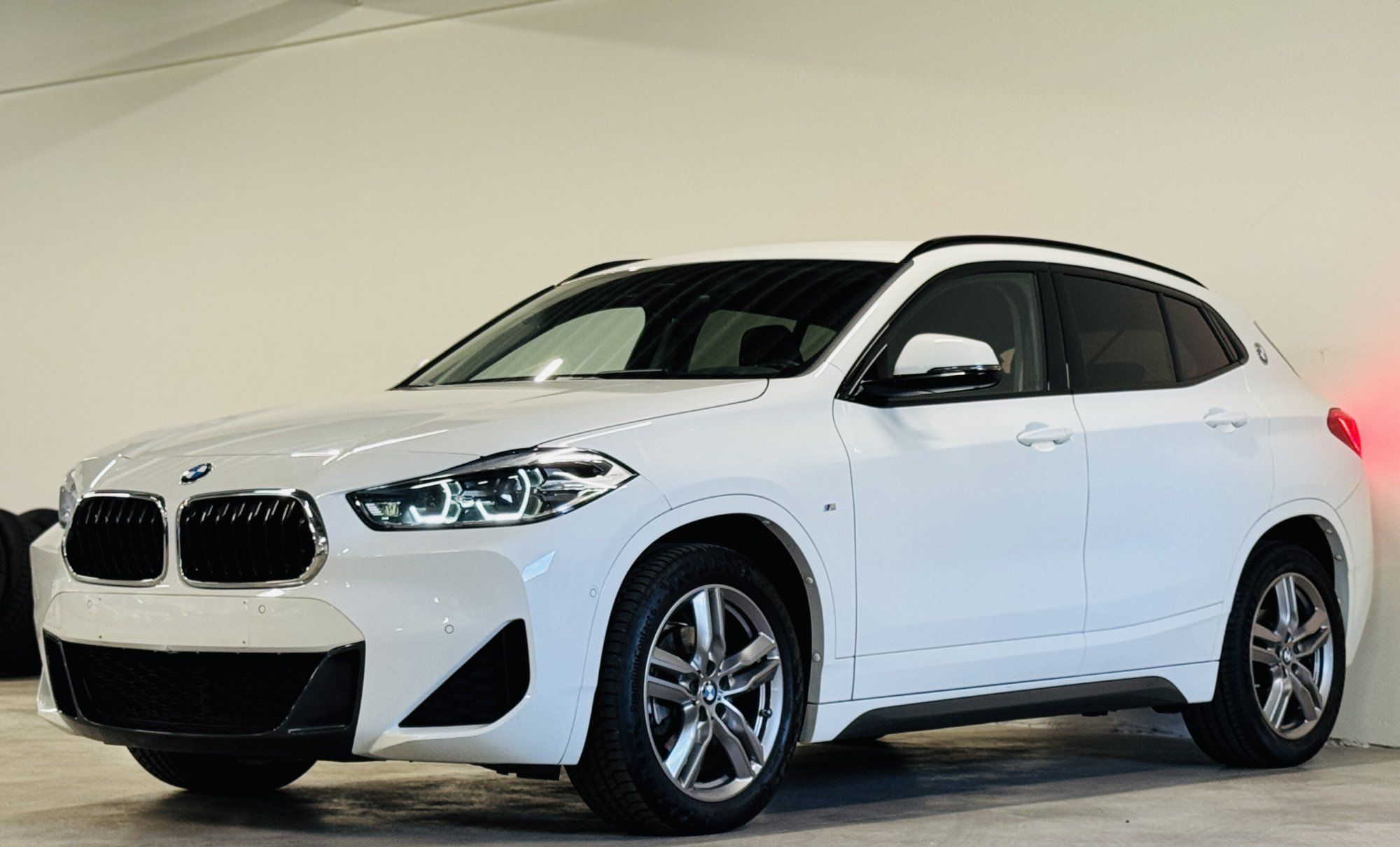 BMW X2 18d M - фото 2